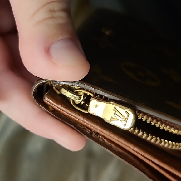 Louis Vuitton short wallet - Picture 7 of 8